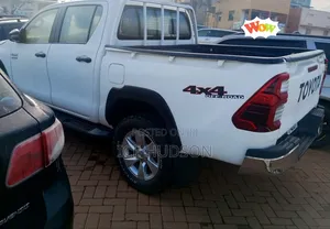 Toyota Hilux 2013 White