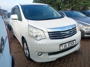 Toyota Noah 2012 White