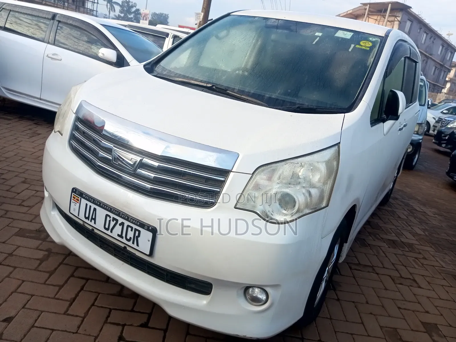 Toyota Noah 2012 White