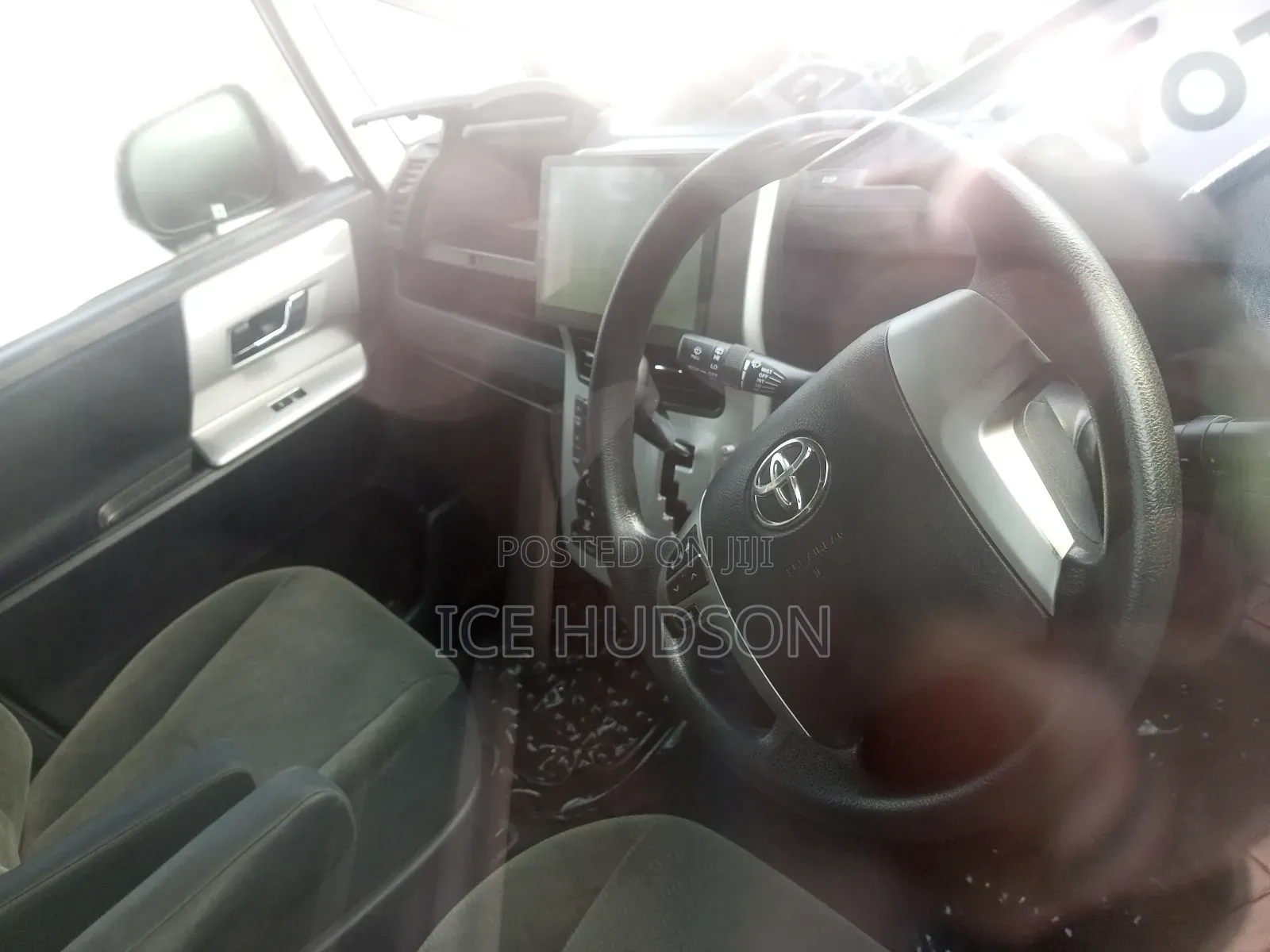 Toyota Noah 2012 White