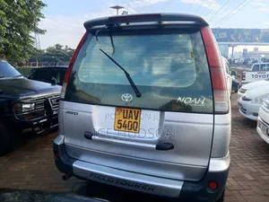 Toyota Noah 2003 Silver