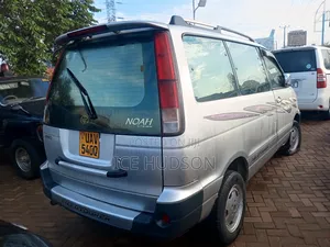 Toyota Noah 2003 Silver