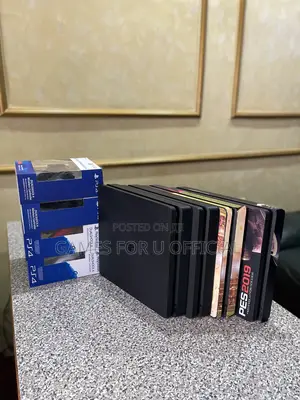Ps4 Slim Console Chipped 2 Controllers & Games
