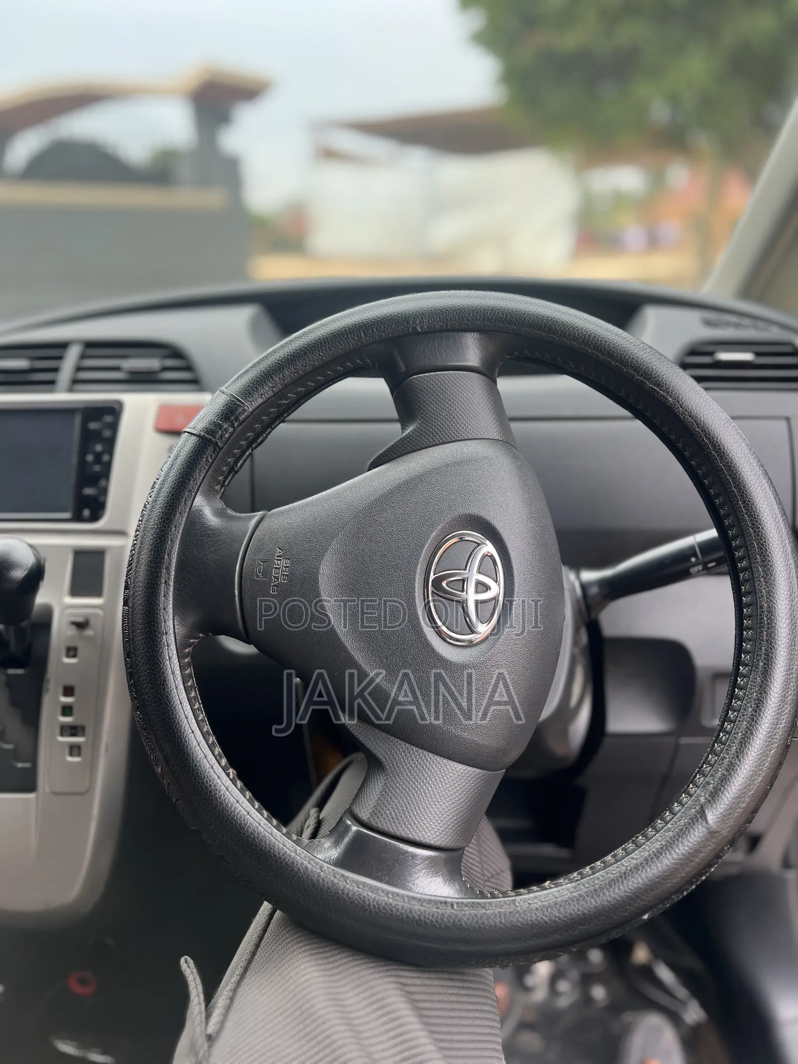 Toyota Ractis 1.5 FWD 2012 Silver