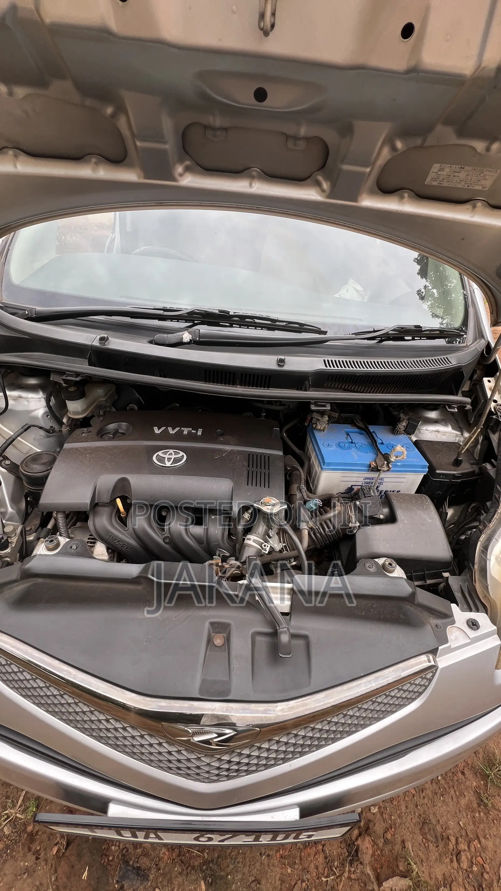 Toyota Ractis 1.5 FWD 2012 Silver