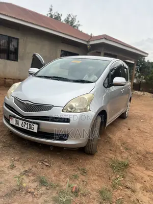 Toyota Ractis 1.5 FWD 2012 Silver
