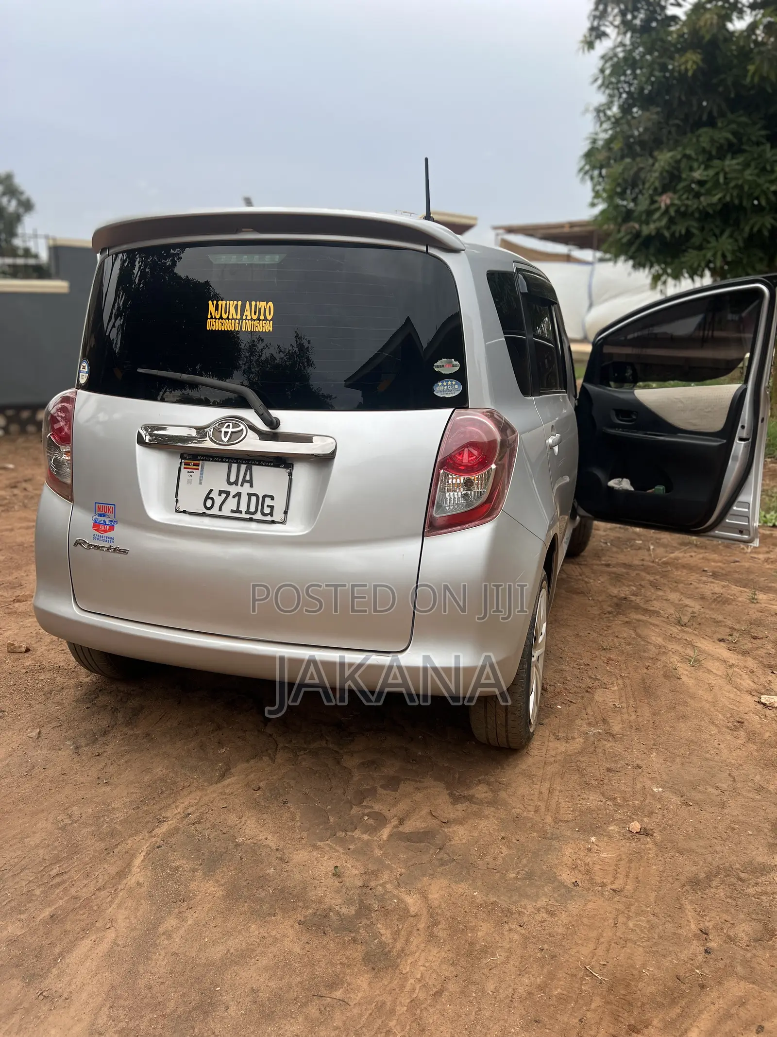 Toyota Ractis 1.5 FWD 2012 Silver