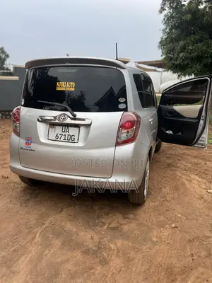 Toyota Ractis 1.5 FWD 2012 Silver