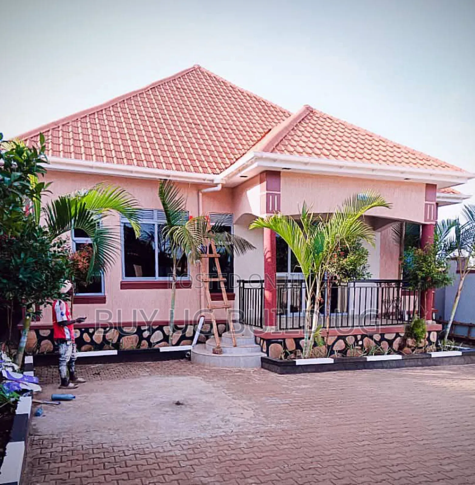 3bdrm Bungalow in Bwebajja Entebbe, Central Division for sale