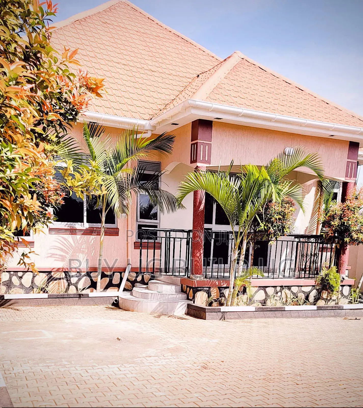 3bdrm Bungalow in Bwebajja Entebbe, Central Division for sale