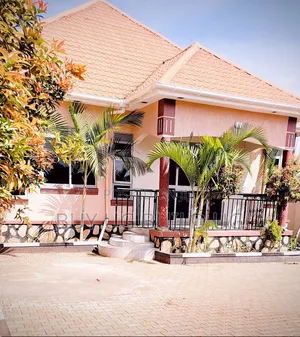 3bdrm Bungalow in Bwebajja Entebbe, Central Division for sale
