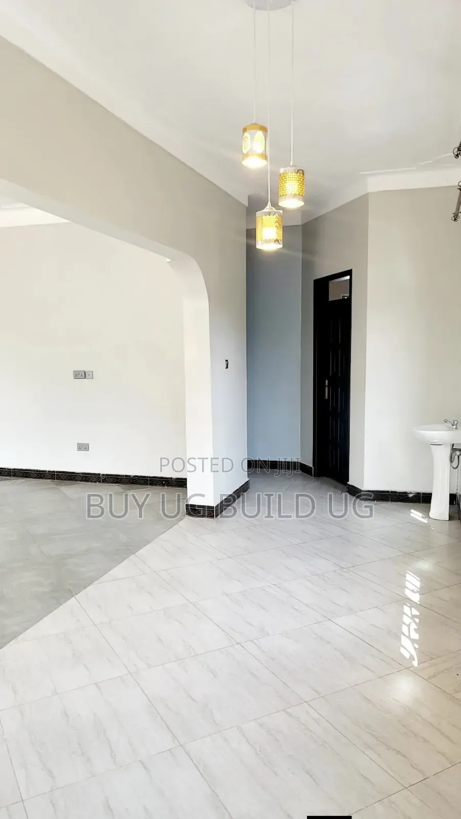 3bdrm Bungalow in Bwebajja Entebbe, Central Division for sale