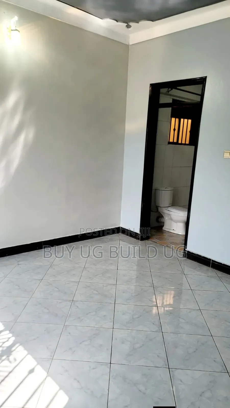 3bdrm Bungalow in Bwebajja Entebbe, Central Division for sale