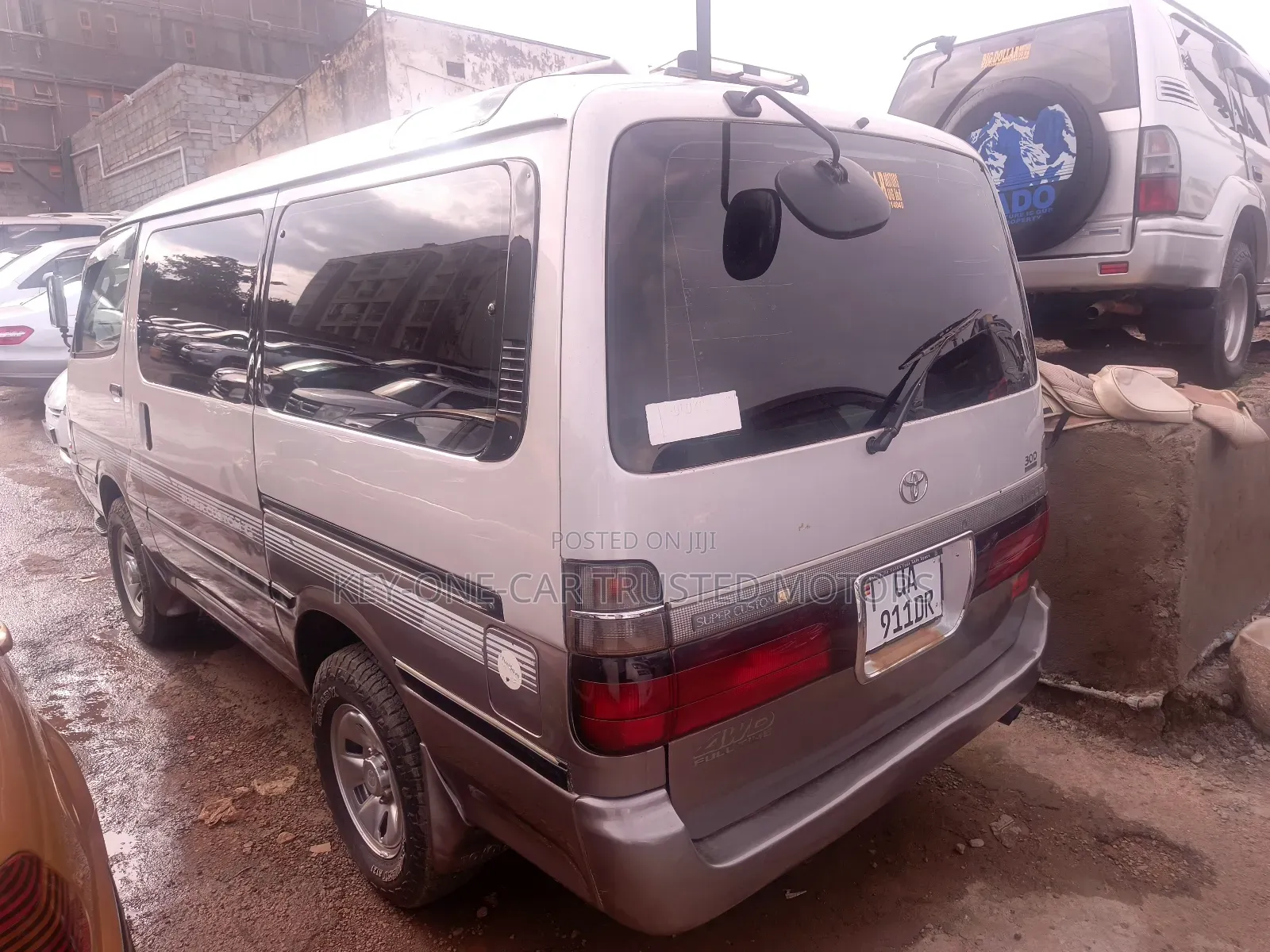 Toyota HiAce 1999 Gold