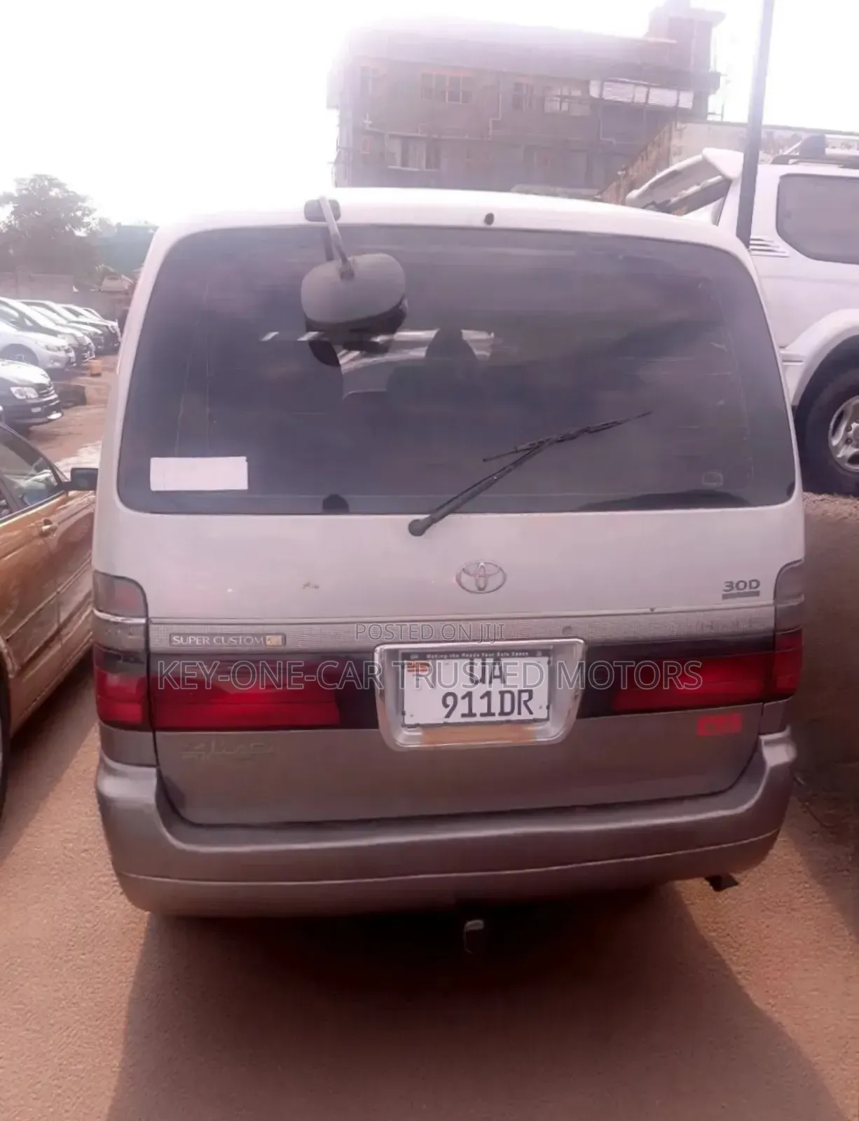 Toyota HiAce 1999 Gold