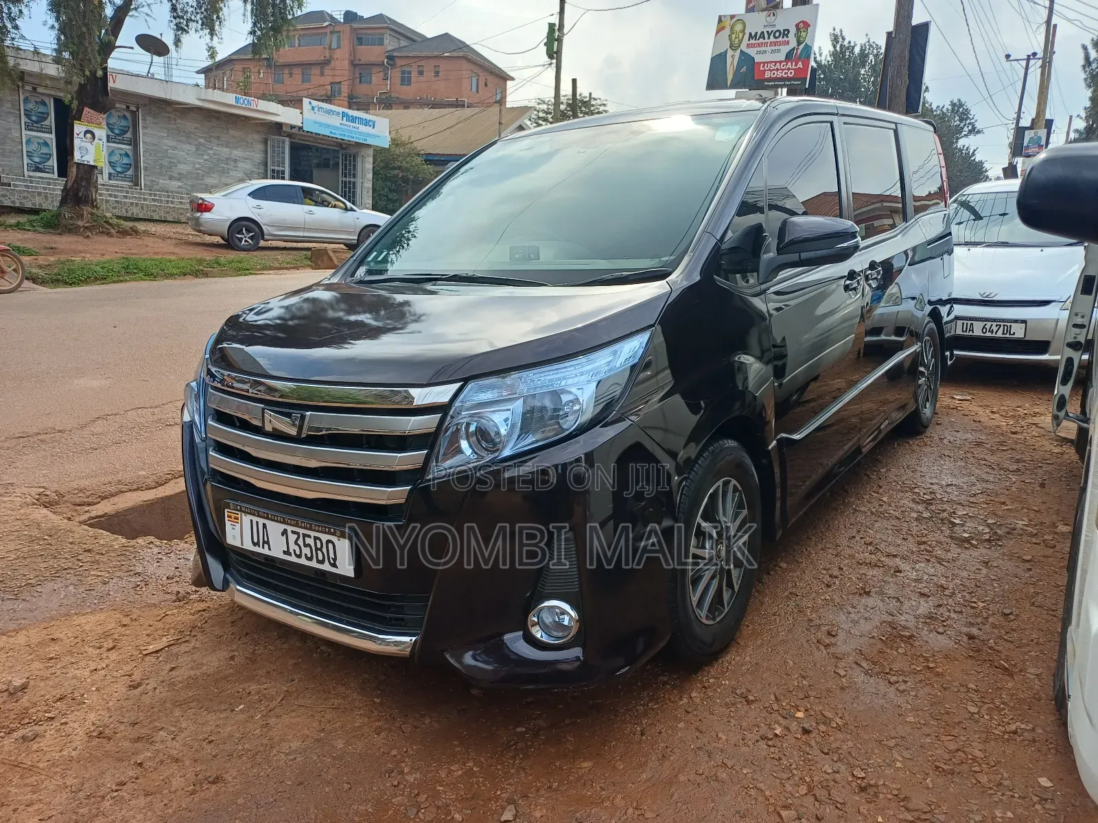 Toyota Noah 2.0 AWD (7 Seater) 2017 Maroon
