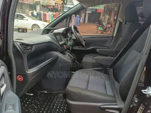 Toyota Noah 2.0 AWD (7 Seater) 2017 Maroon