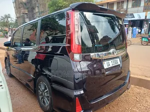 Toyota Noah 2.0 AWD (7 Seater) 2017 Maroon