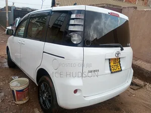 Toyota Sienta 2008 White