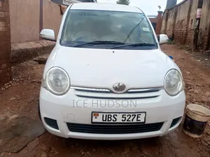 Toyota Sienta 2008 White