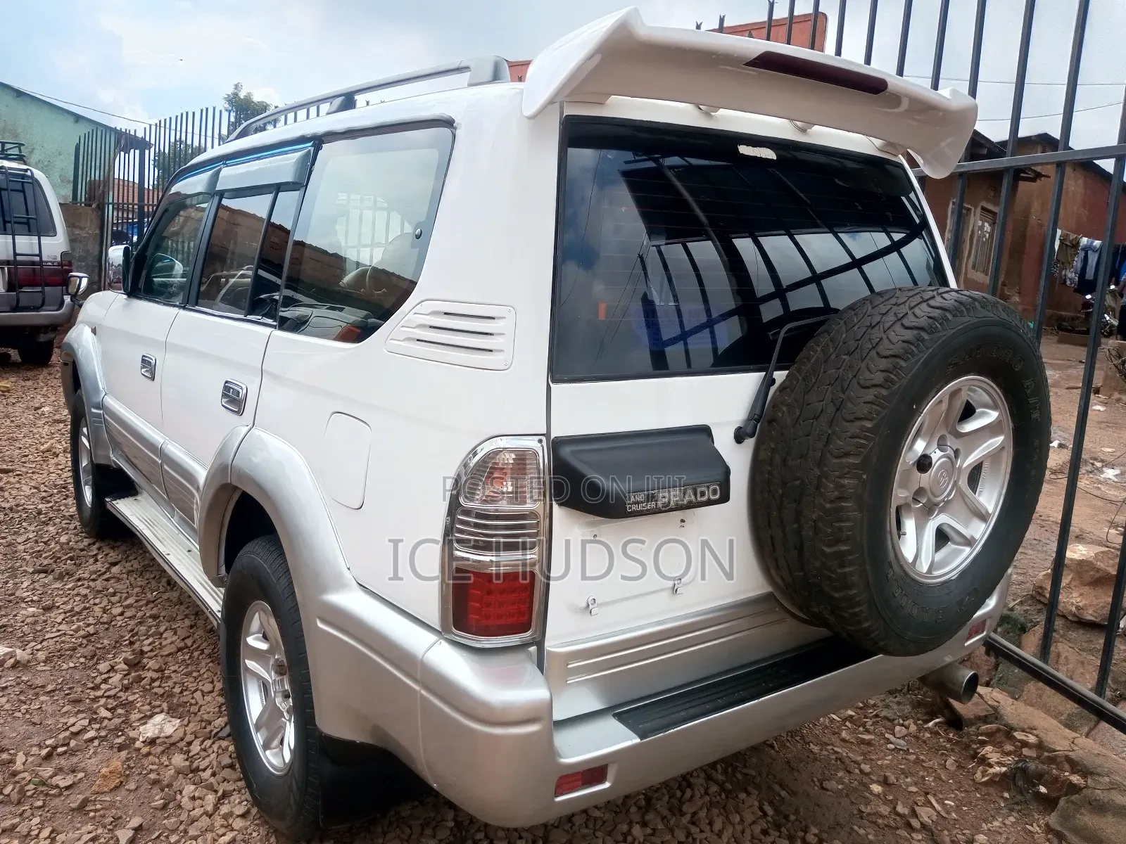 Toyota Land Cruiser Prado 2000 White
