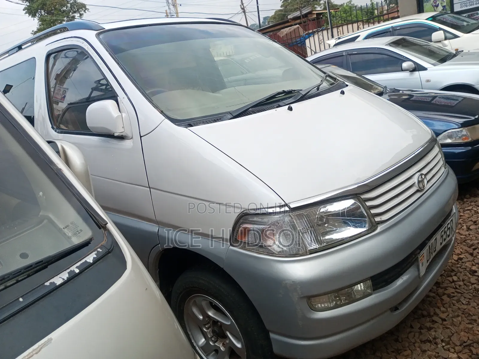 Toyota Regius 2000 White