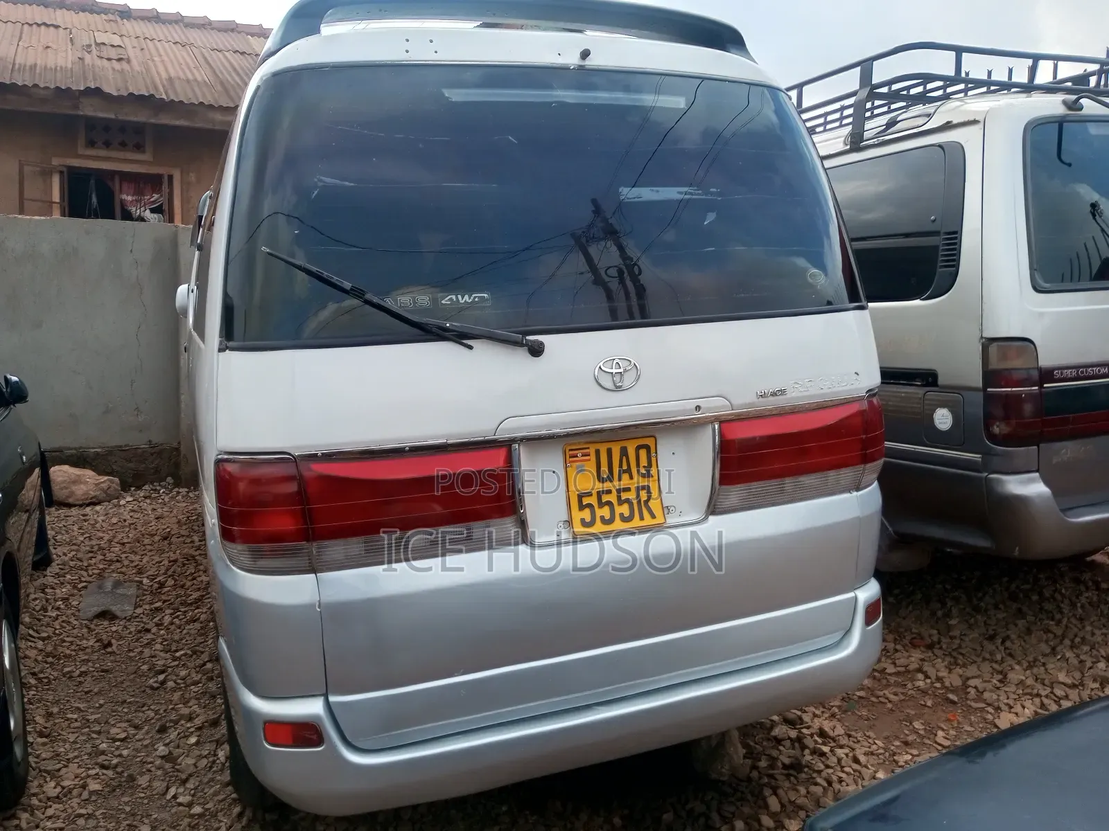 Toyota Regius 2000 White