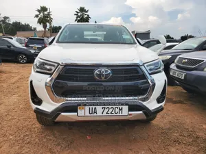 Toyota Hilux 2016 White