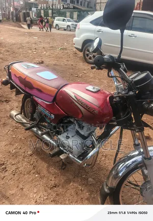 Bajaj Boxer 100 2024 Red