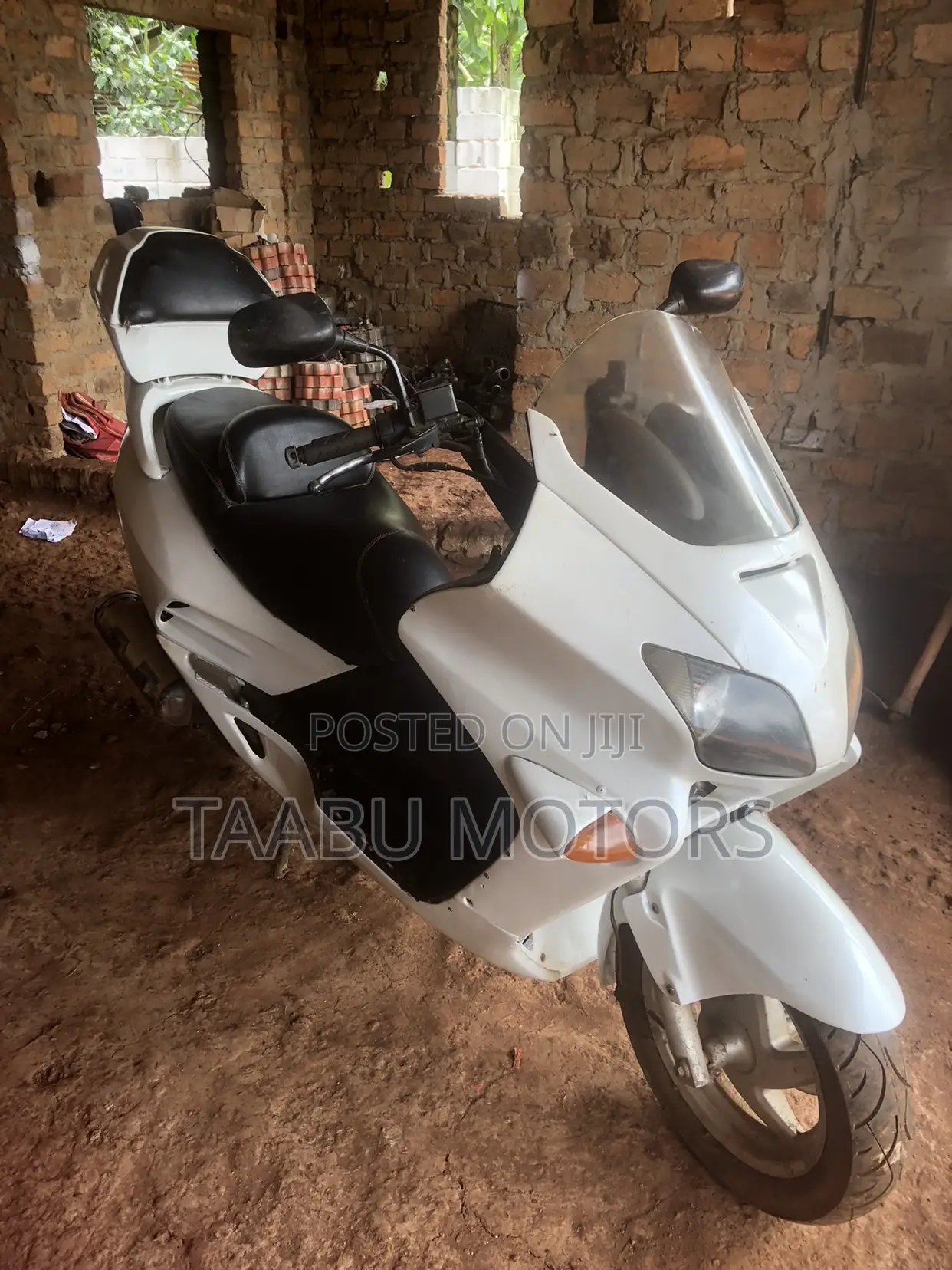 Honda 2000 White