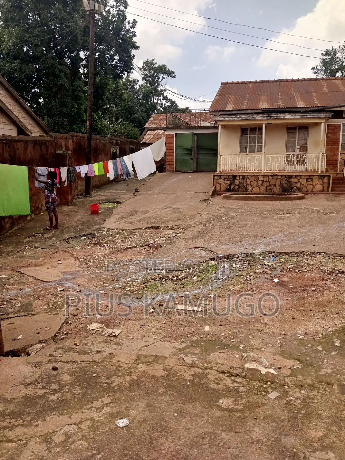 3bdrm Bungalow in Namugoona, Rubaga for sale
