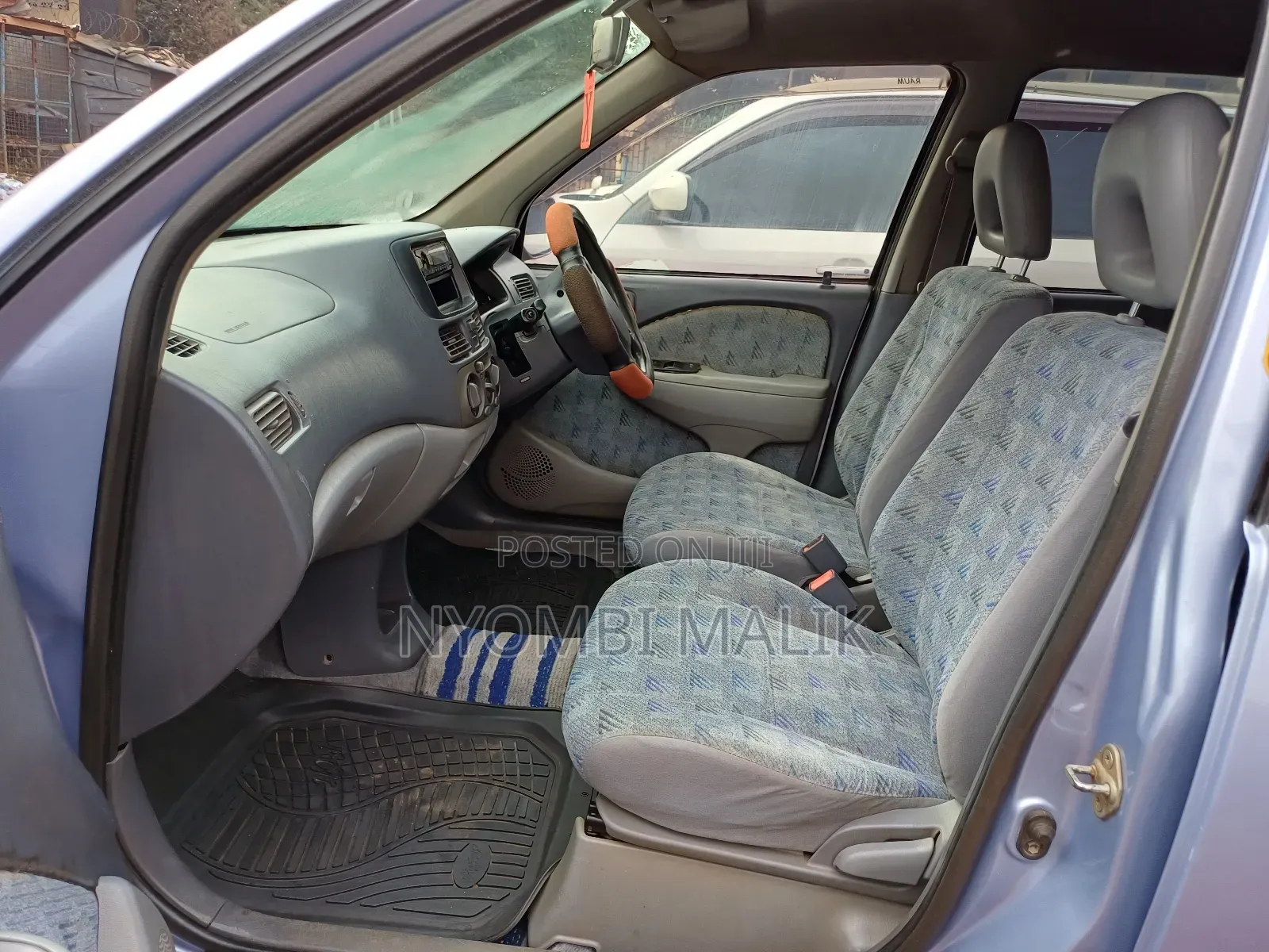 Toyota Raum 2000 Blue