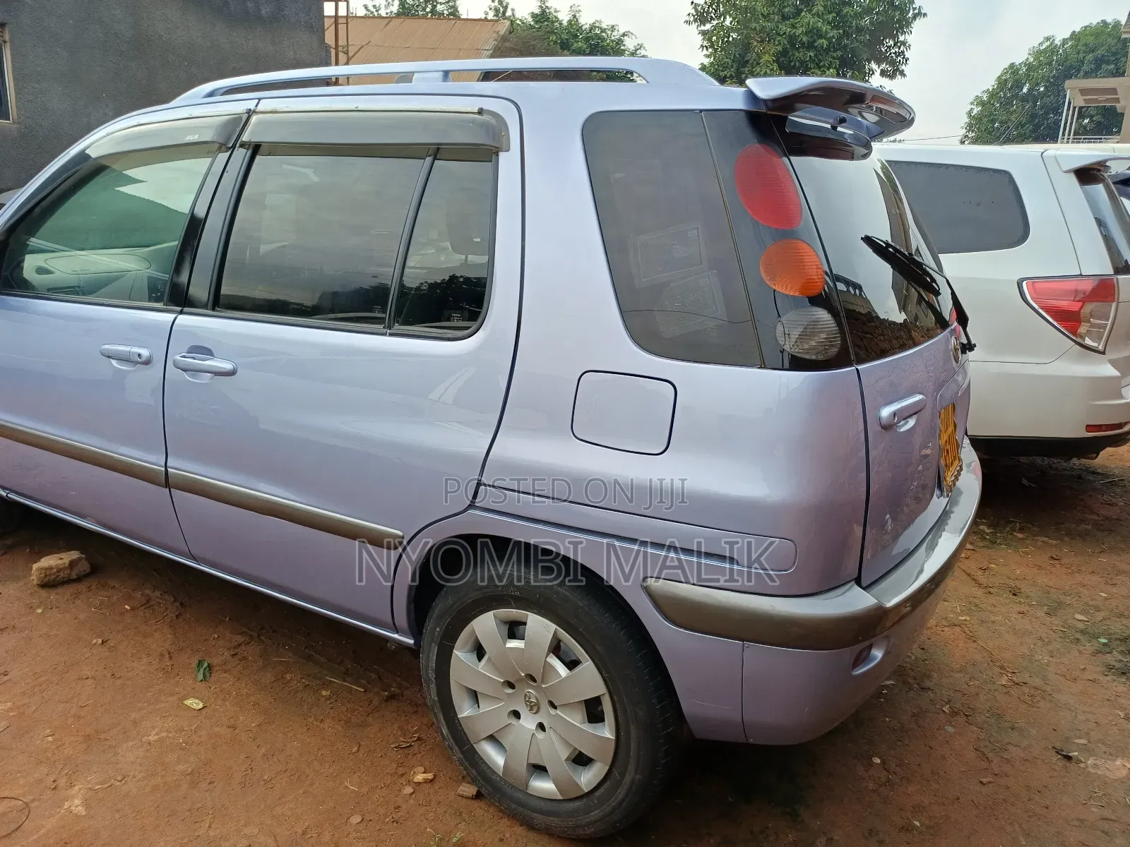 Toyota Raum 2000 Blue
