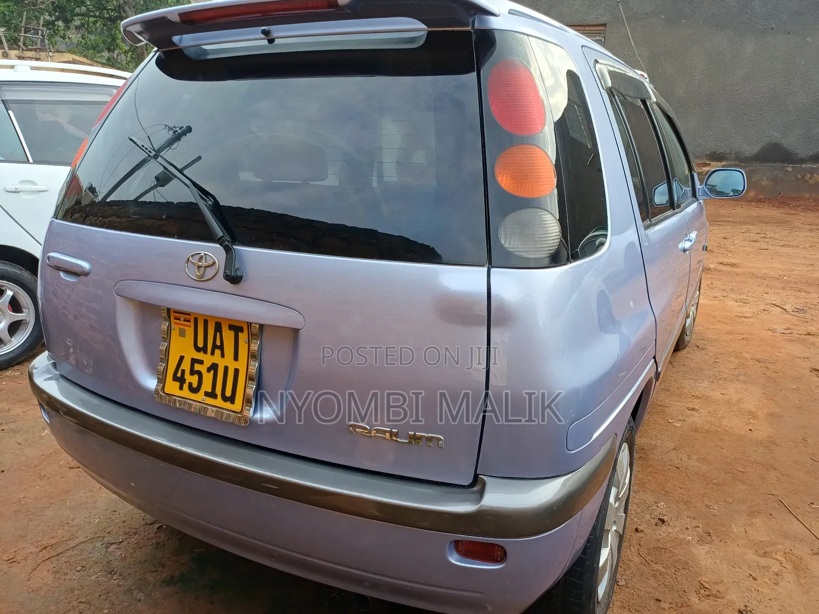 Toyota Raum 2000 Blue
