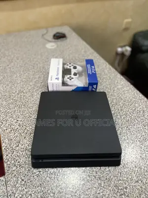 Ps4 Console Chipped 2 Pads 12 Games
