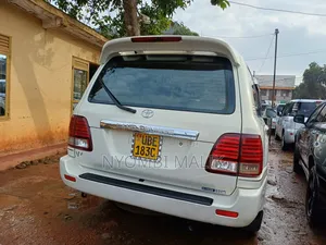 Toyota Land Cruiser 2006 White