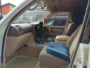 Toyota Land Cruiser 2006 White