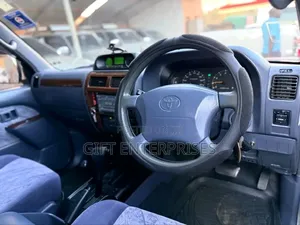 Toyota Land Cruiser Prado 2000 White