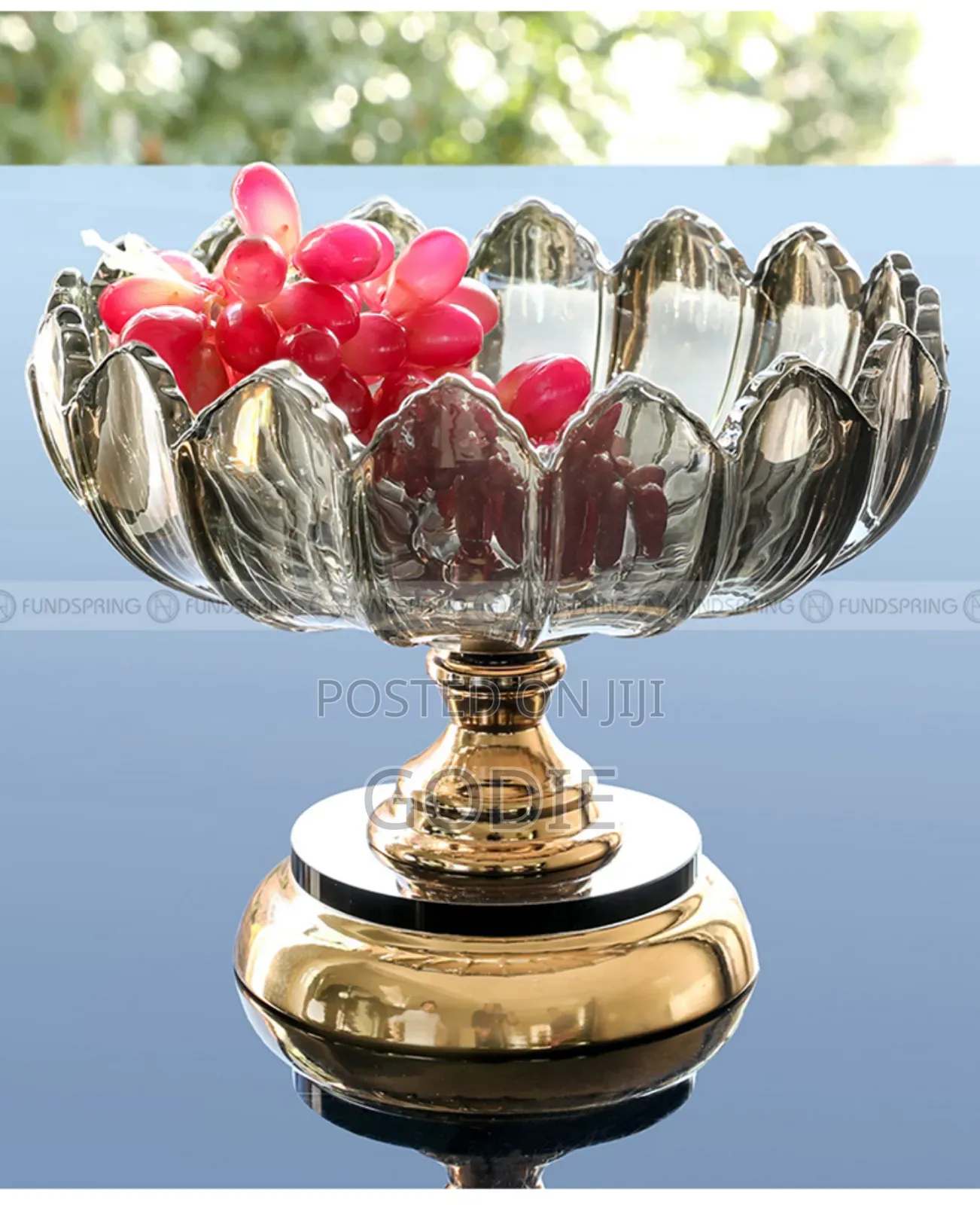 Glass Fruit Bowl Featuring a Scalloped Edge Design and a Metallic Gold