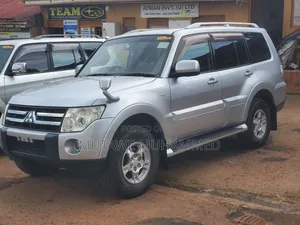 Mitsubishi Pajero 2009 Silver