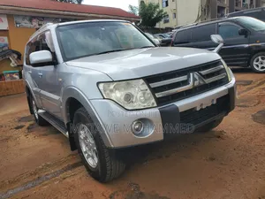 Mitsubishi Pajero 2009 Silver