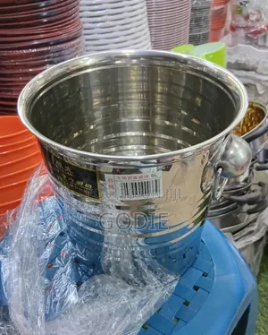 Stainless Steel Ice Bucket 5l, Likely Used For Cooling Beverages.