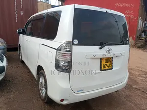 Toyota Voxy 2015 White