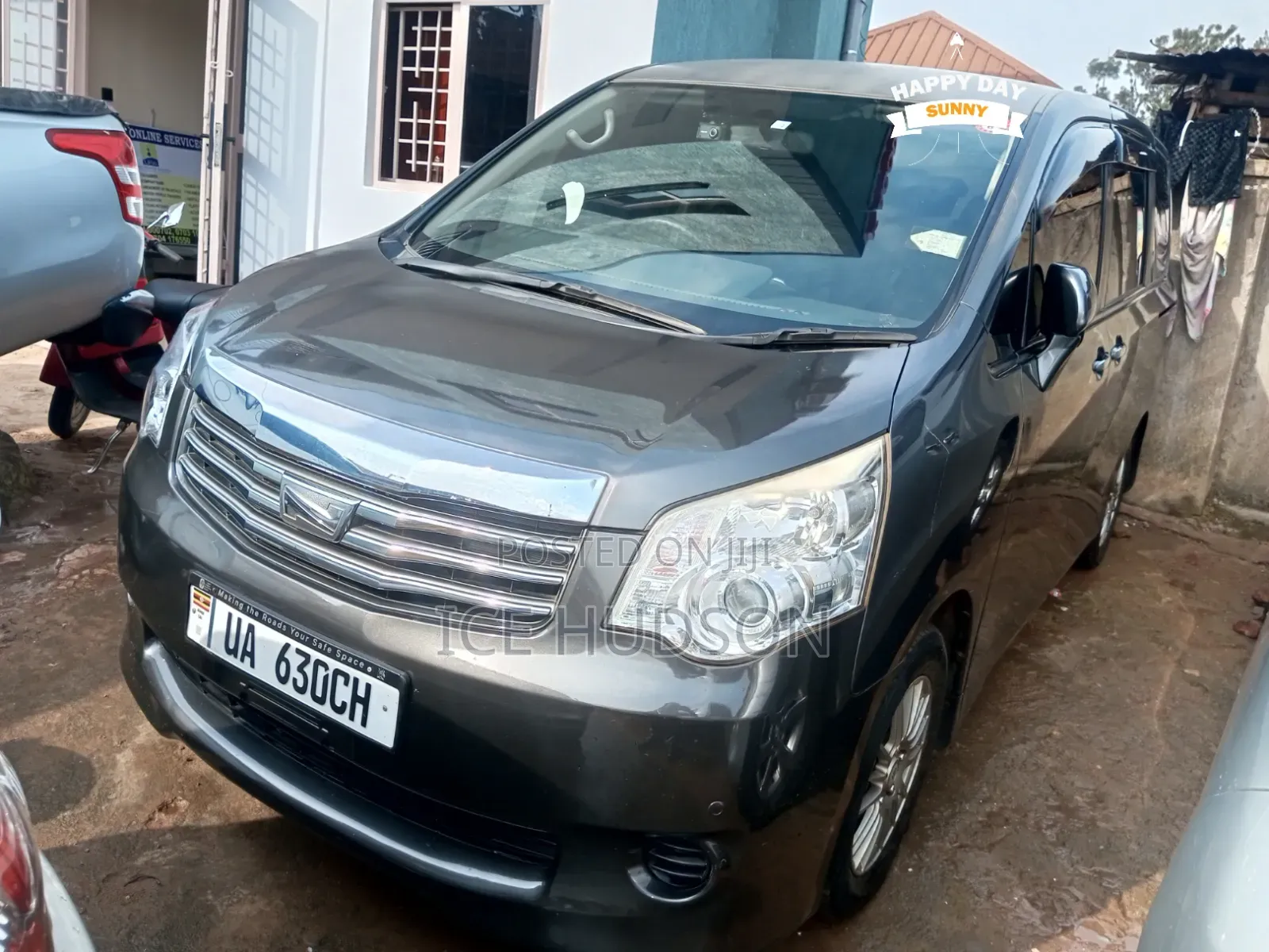 Toyota Noah 2012