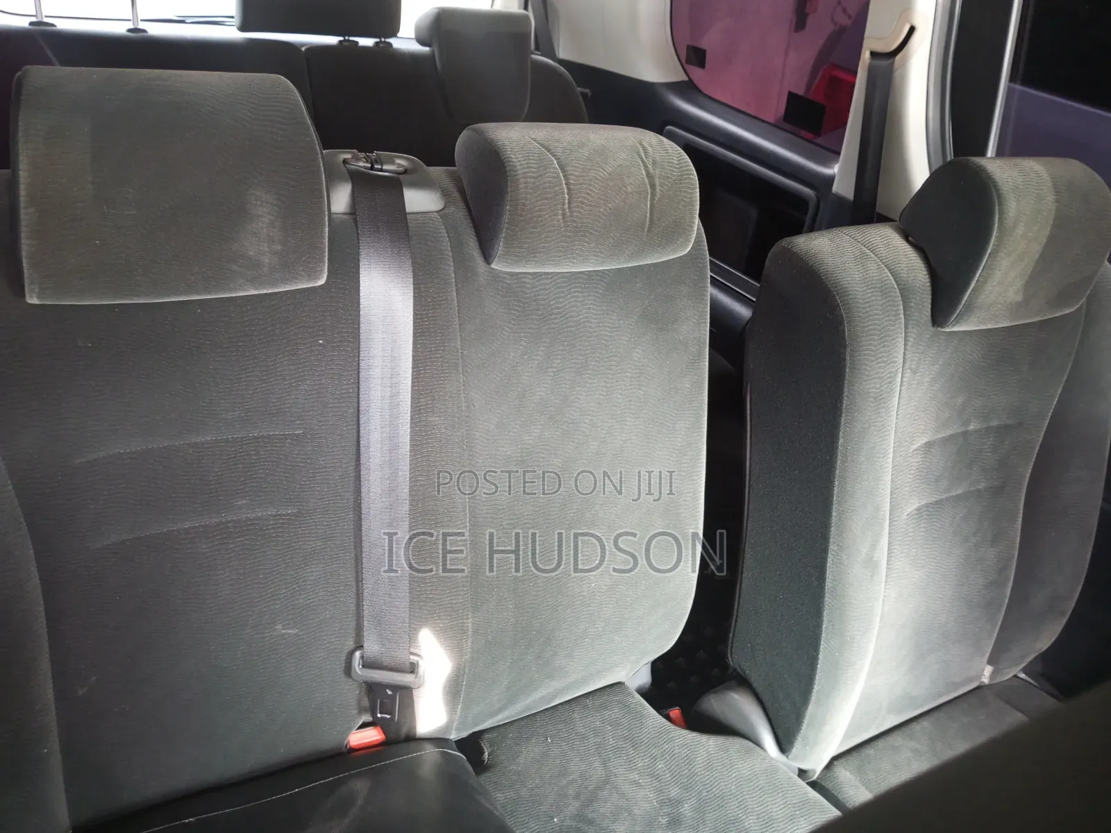 Toyota Noah 2012