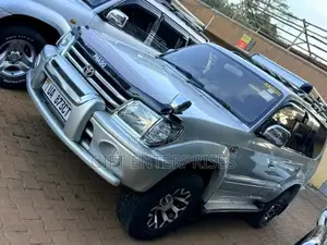 Toyota Land Cruiser Prado 2000 White