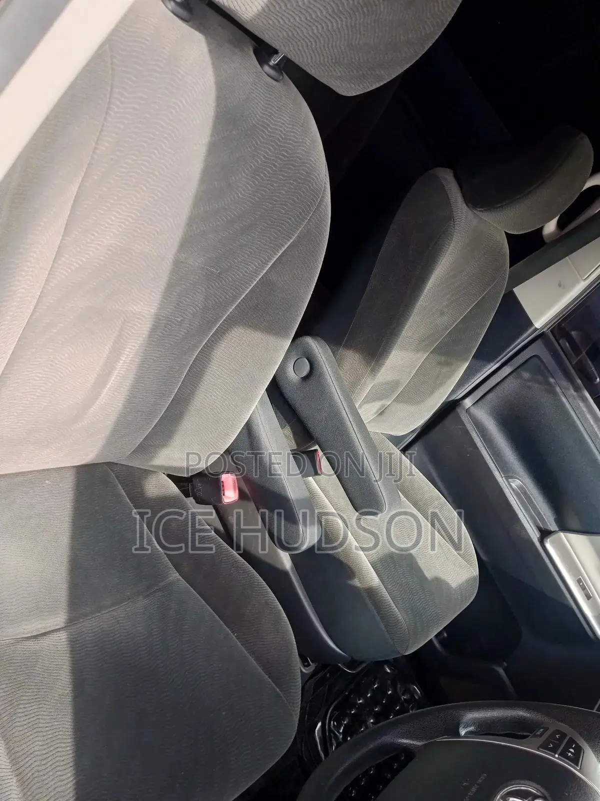 Toyota Noah 2012