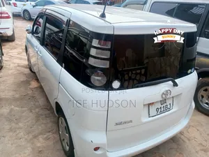 Toyota Sienta 2009 Off white