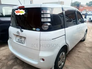 Toyota Sienta 2009 Off white