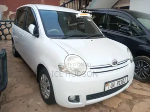Toyota Sienta 2009 Off white